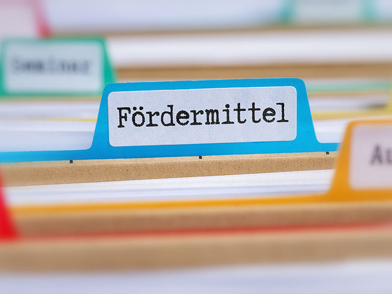 Akten mit der Beschriftung Fördermittel